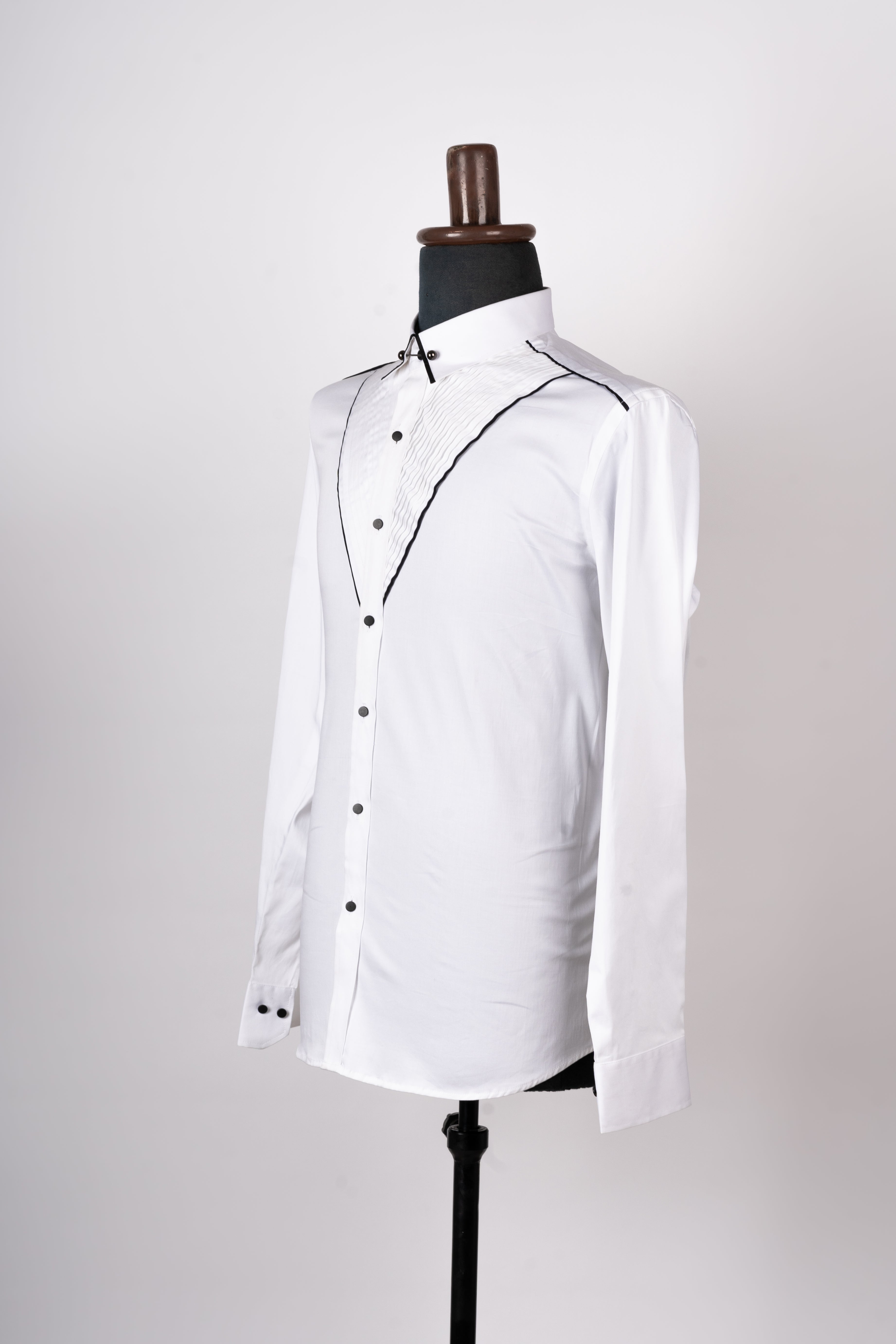 White vertical pleated shirt with regular formal collar and black buttons