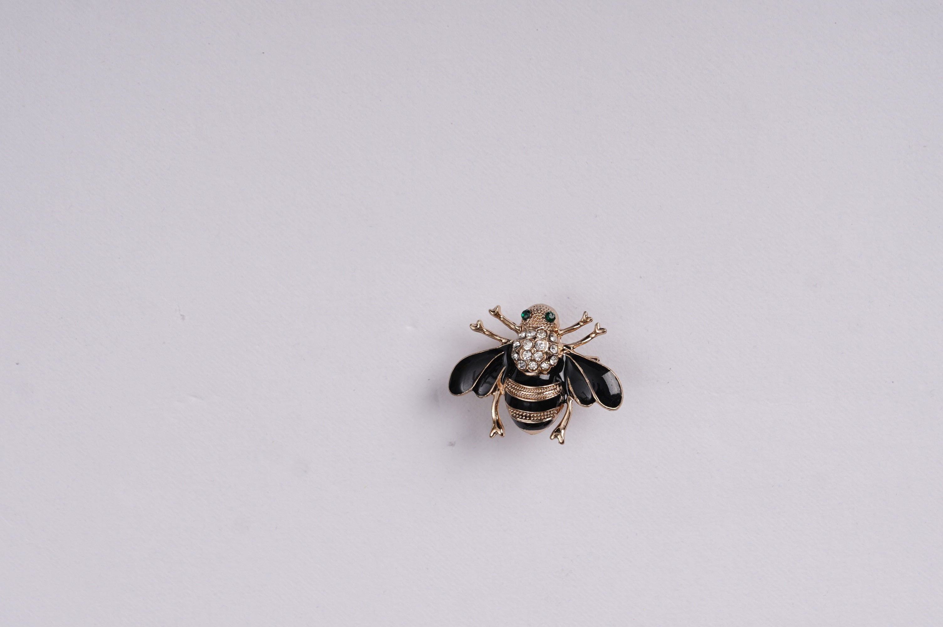 STUNNING BLACK & GOLD BEE INSECT BROOCH PIN